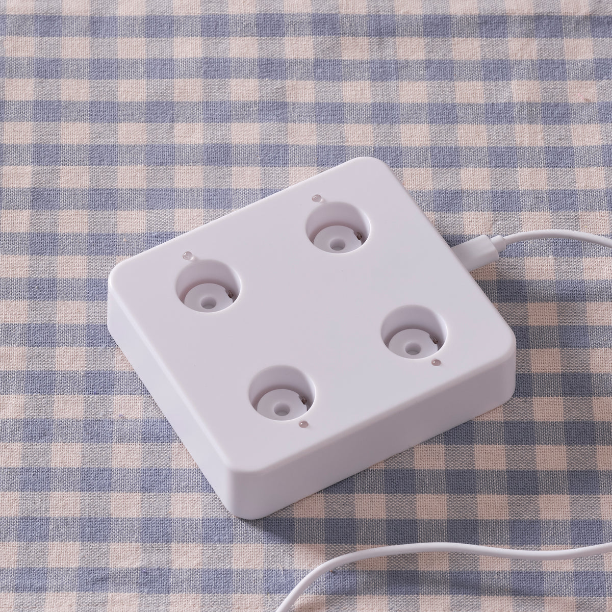 Nahaufnahme der Fernbedienung mit Tasten für Ein, Aus und Timer
