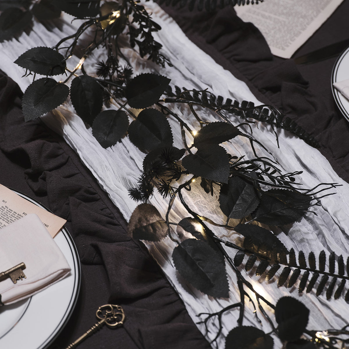 D-HA250123-Beleuchtetes_Halloween-Set_Schwarzer_Blaetter-Kranz_Girlande_8
