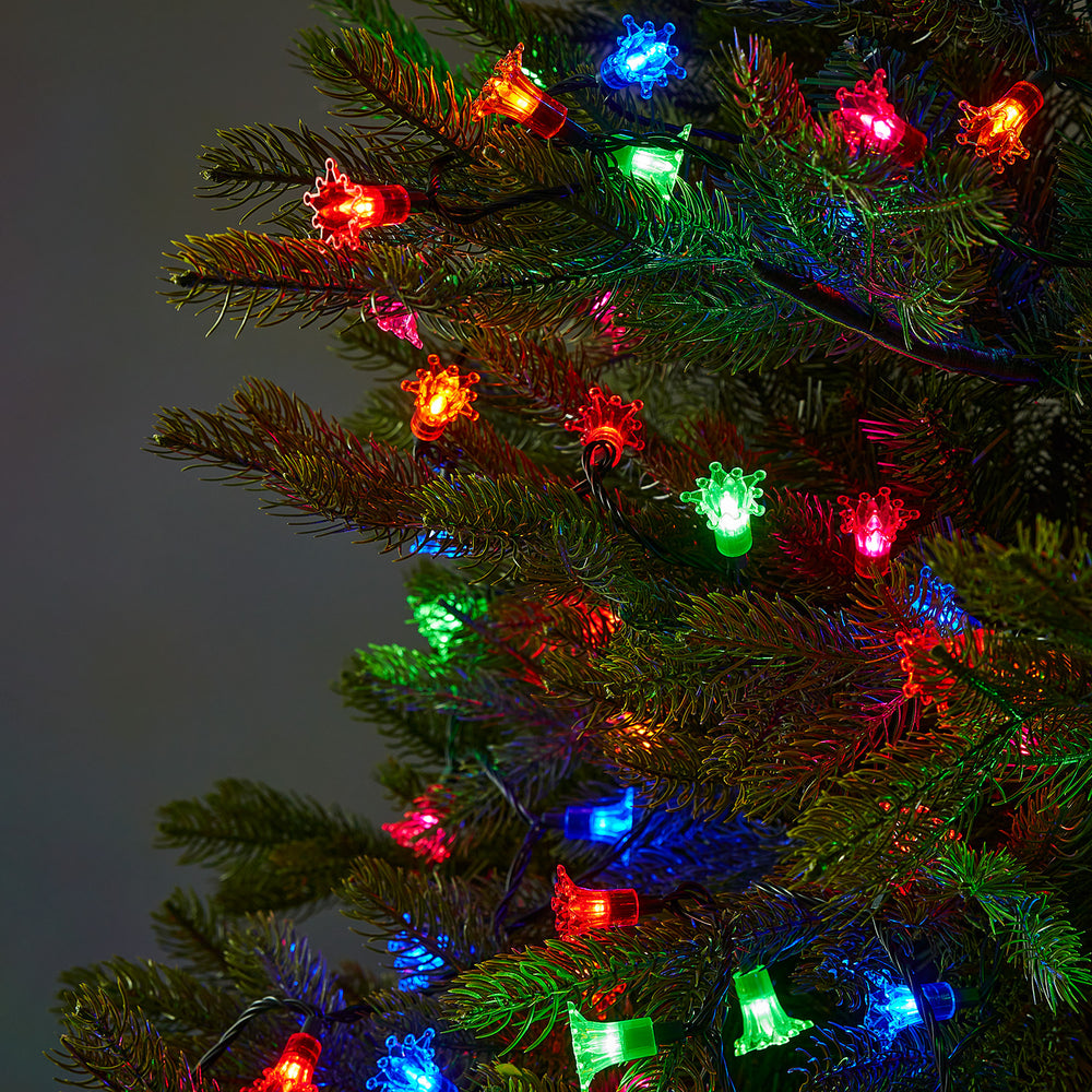 Mehrfarbige LED Weihnachtsbaumbeleuchtung mit blauen, grünen, roten und orangen Sternkappen an Tannenzweigen