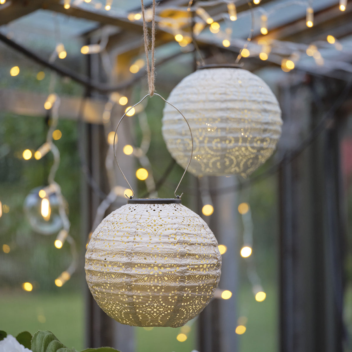 2er Set Scandi Tyvek Solar-Lampions in Flieder, Blau & Cremeweiß