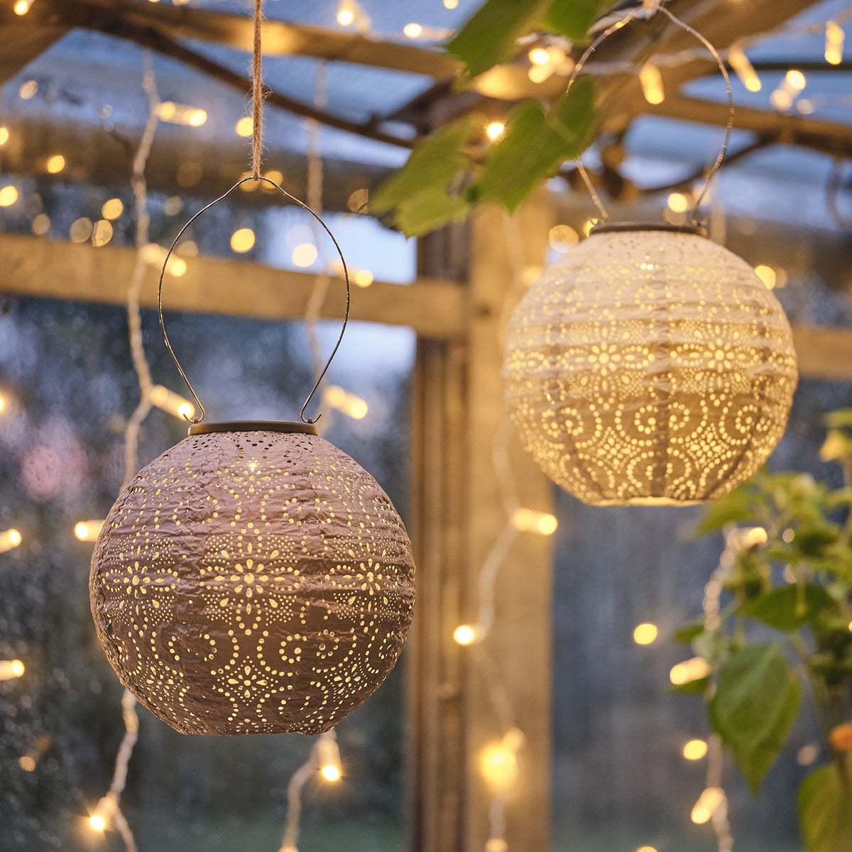 2er Set Scandi Tyvek Solar-Lampions in Flieder, Blau & Cremeweiß