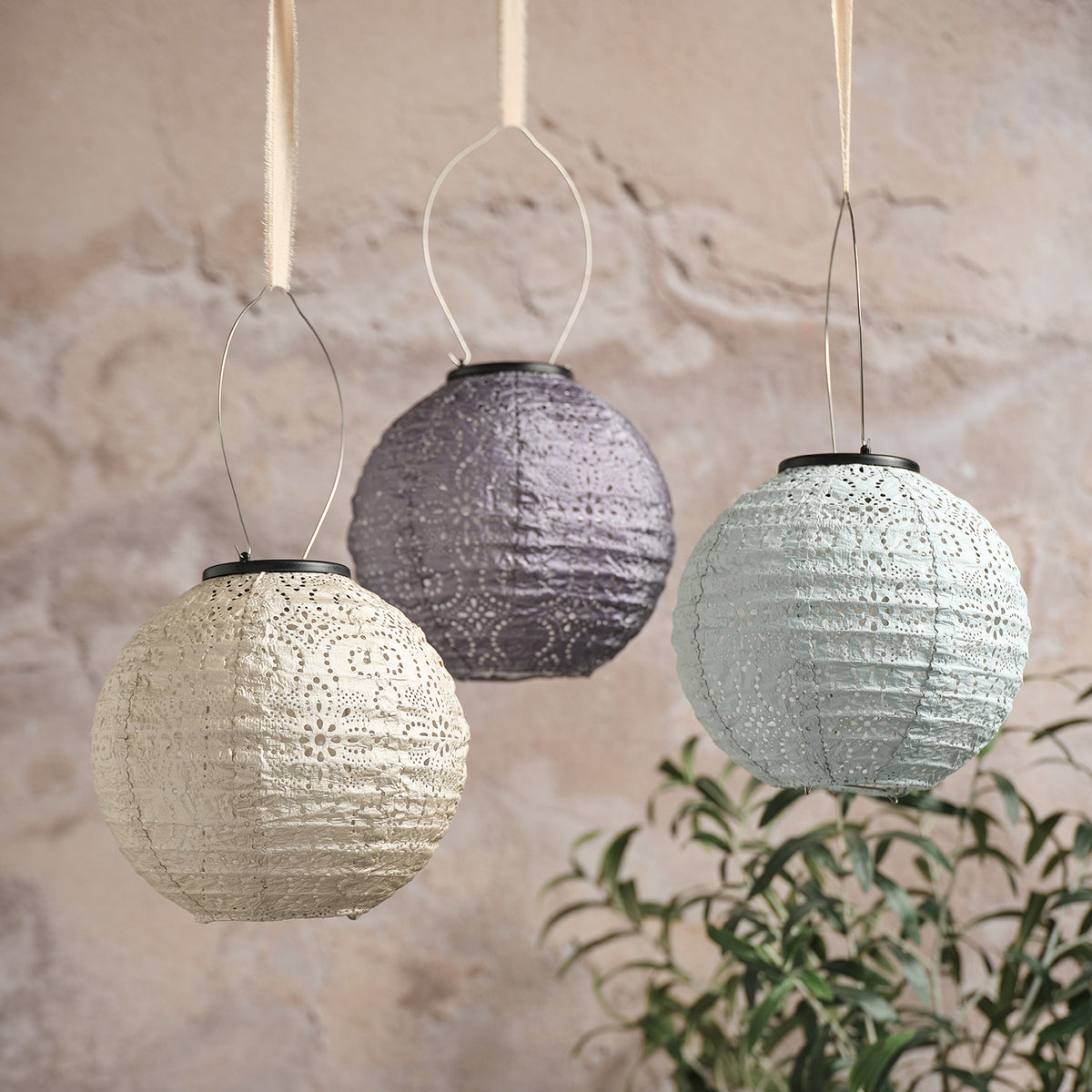 3er Set Scandi Tyvek Solar-Lampions in Flieder, Blau & Cremeweiß Nahaufnahme
