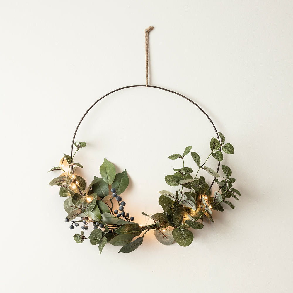 Minimalistischer 35cm Draht-Weihnachtskranz mit grünen Blättern und warmweißer Micro-Lichterkette