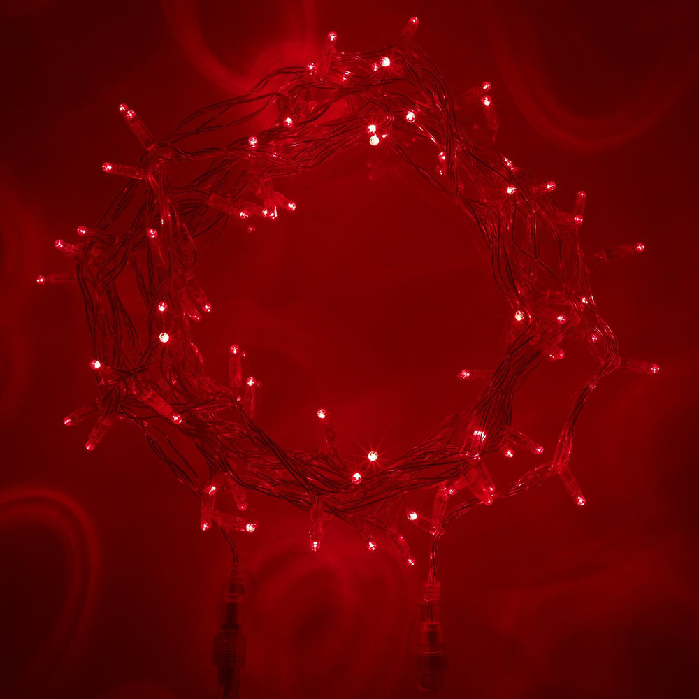 Rote LED-Lichterkette in Kreisform mit transparentem Kabel auf rotem Hintergrund